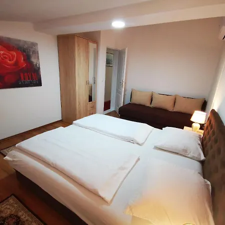 Private Riverside Silvia Villa *