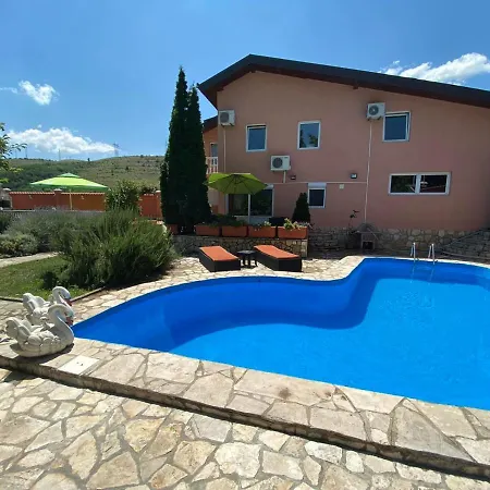Villa Private Riverside Silvia