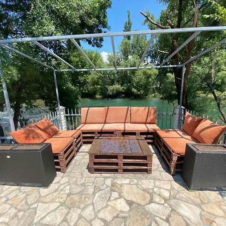 Private Riverside Silvia فيلة *