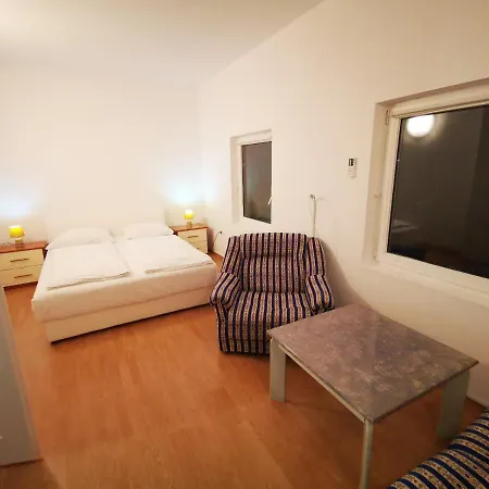 فيلة Private Riverside Silvia موستار