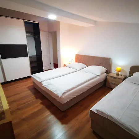 Private Riverside Silvia Villa *