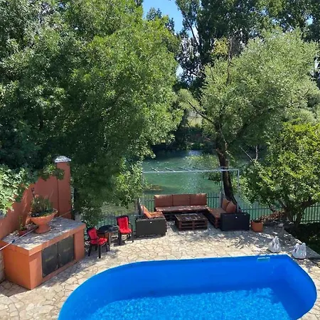 빌라 Private Riverside Silvia
