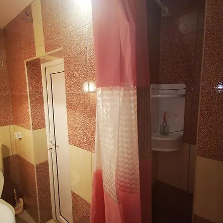 Private Riverside Silvia موستار