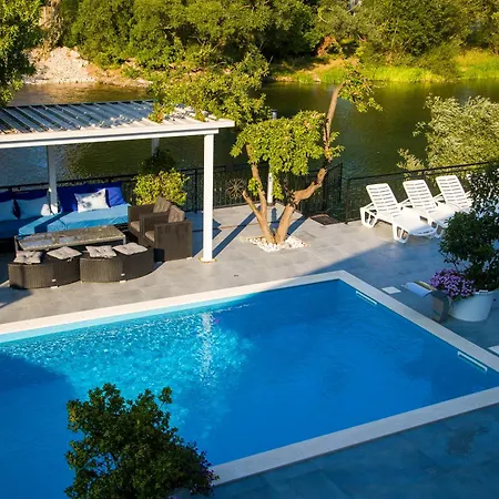 Private Riverside Silvia *
