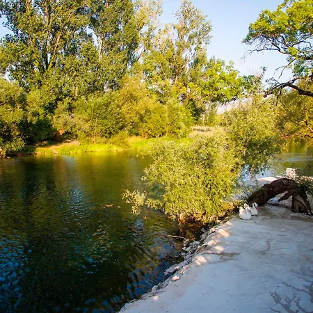 빌라 Private Riverside Silvia *
