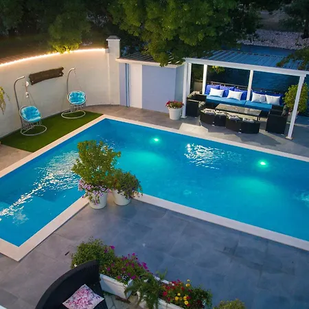 Private Riverside Silvia *