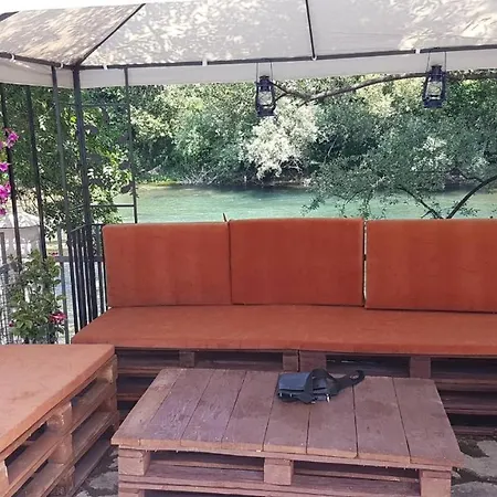 Private Riverside Silvia Μόσταρ