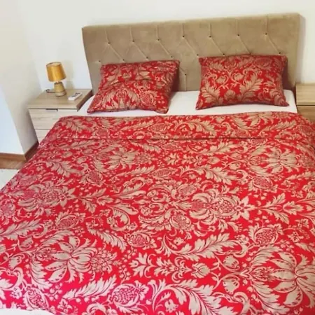 Private Riverside Silvia * موستار