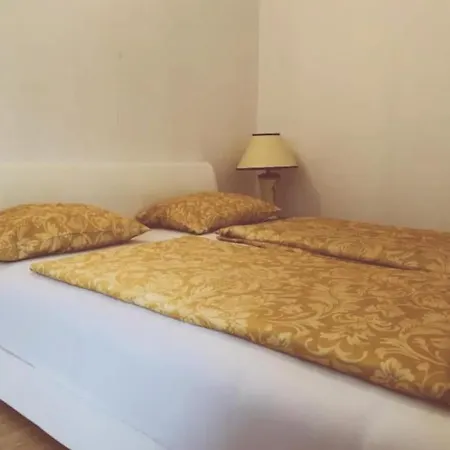 Private Riverside Silvia * موستار