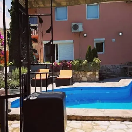 Private Riverside Silvia Βίλα