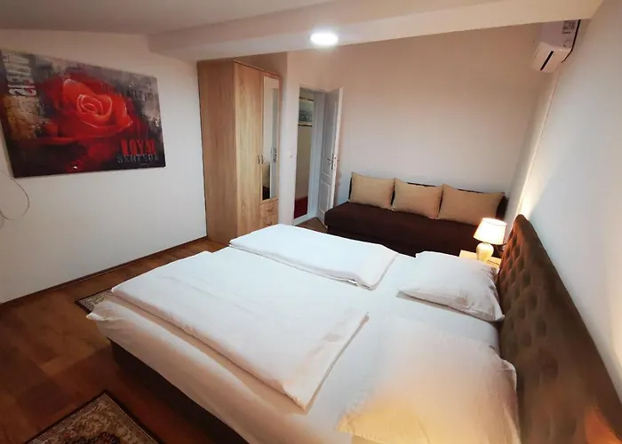 Private Riverside Silvia Villa *