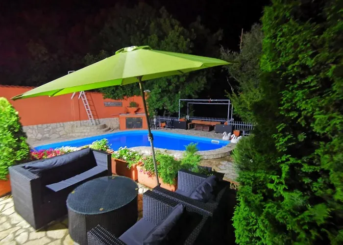 Private Riverside Silvia *