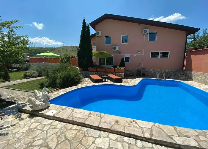 Villa Private Riverside Silvia