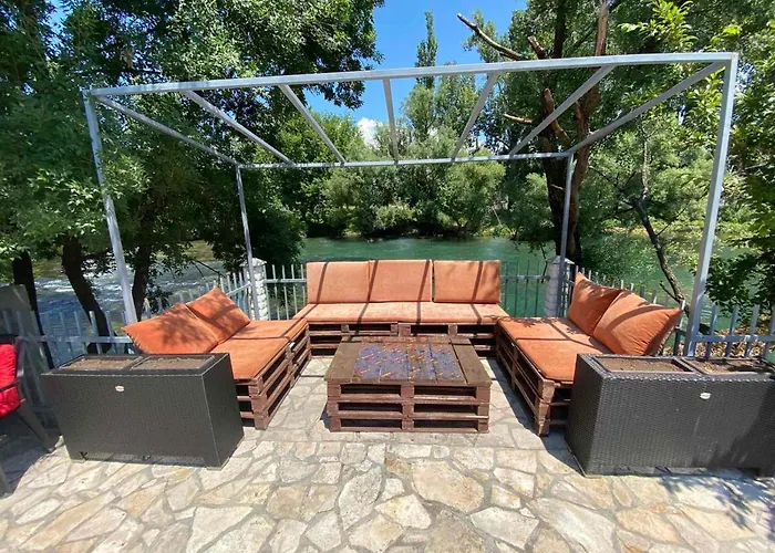 Private Riverside Silvia Villa *