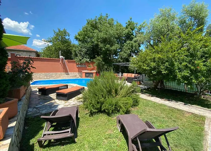 Villa Private Riverside Silvia