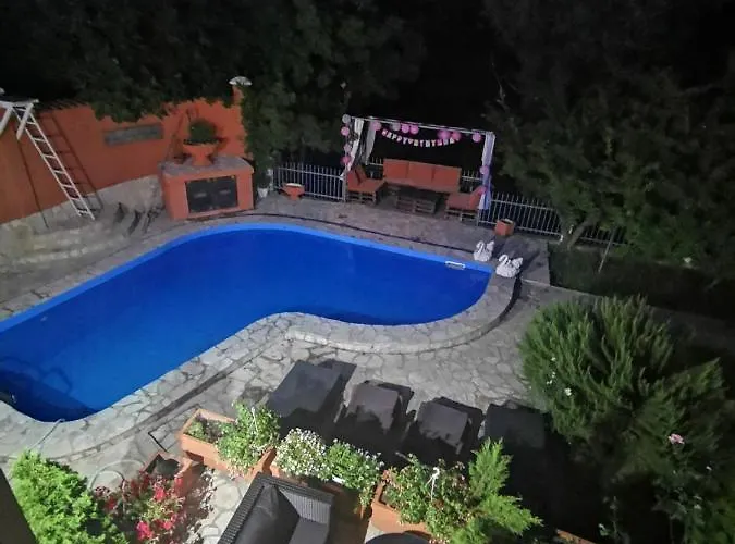 Private Riverside Silvia Villa *