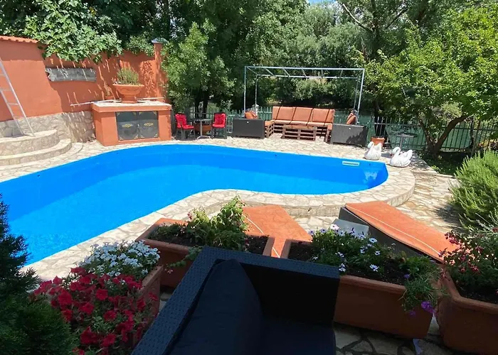 Private Riverside Silvia Villa