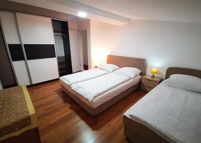 Private Riverside Silvia Villa *