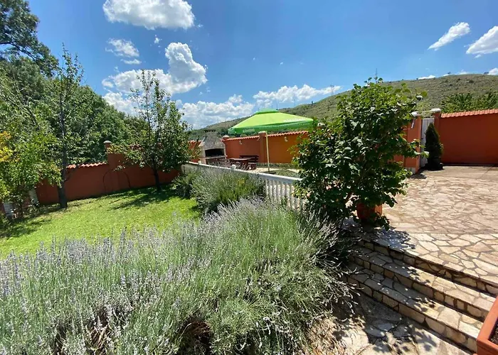 Private Riverside Silvia Villa *