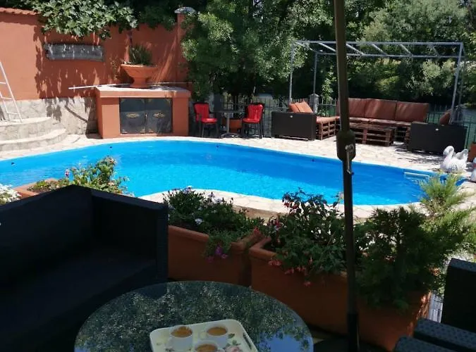 Private Riverside Silvia Villa